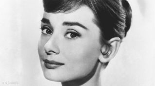 Audrey-Hepburn-Portrait-Everything-Audrey-78
