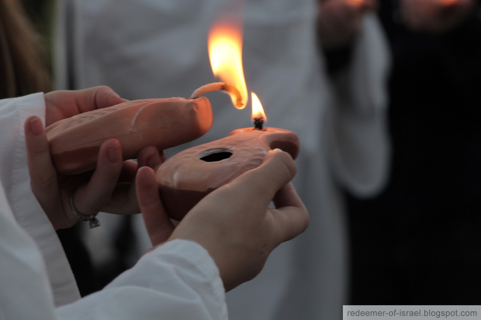 ancient-jewish-wedding-lighting-lamps